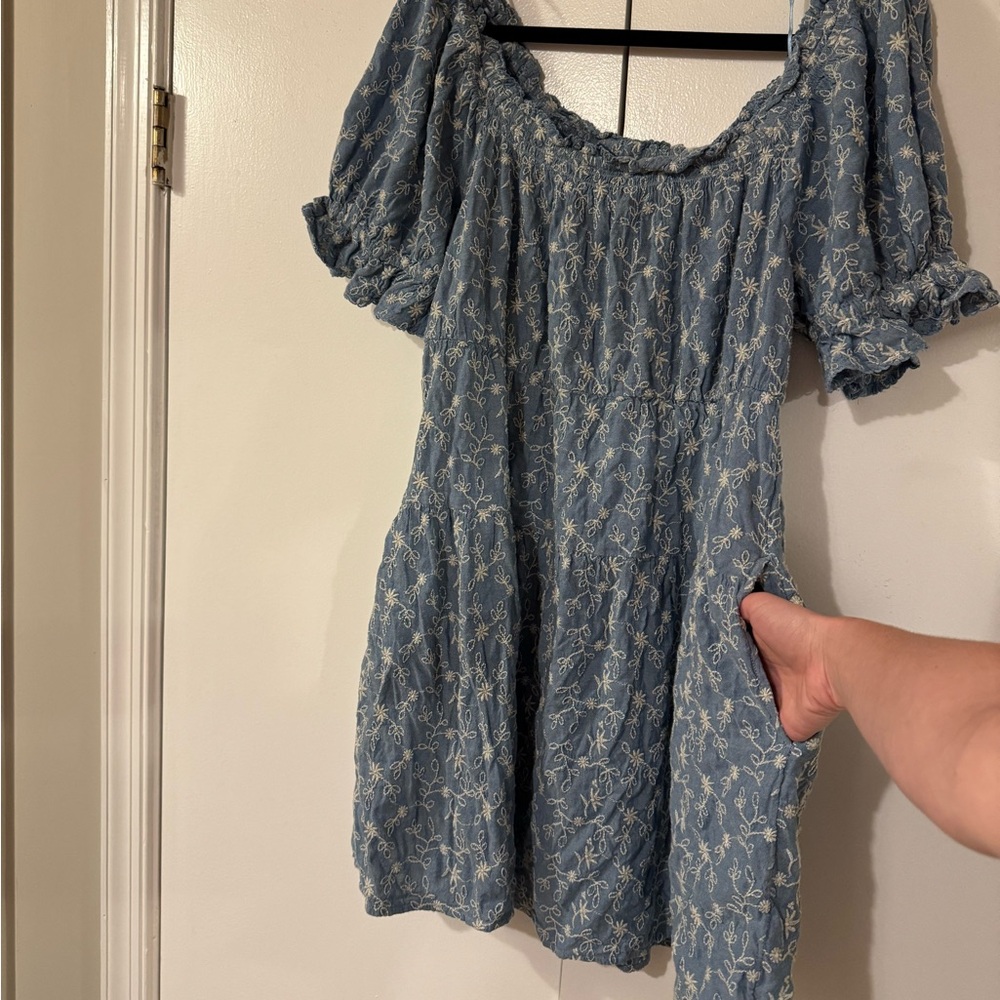 Old navy, L,  cotton dress, w/ pockets, only worn once, excellent condition.